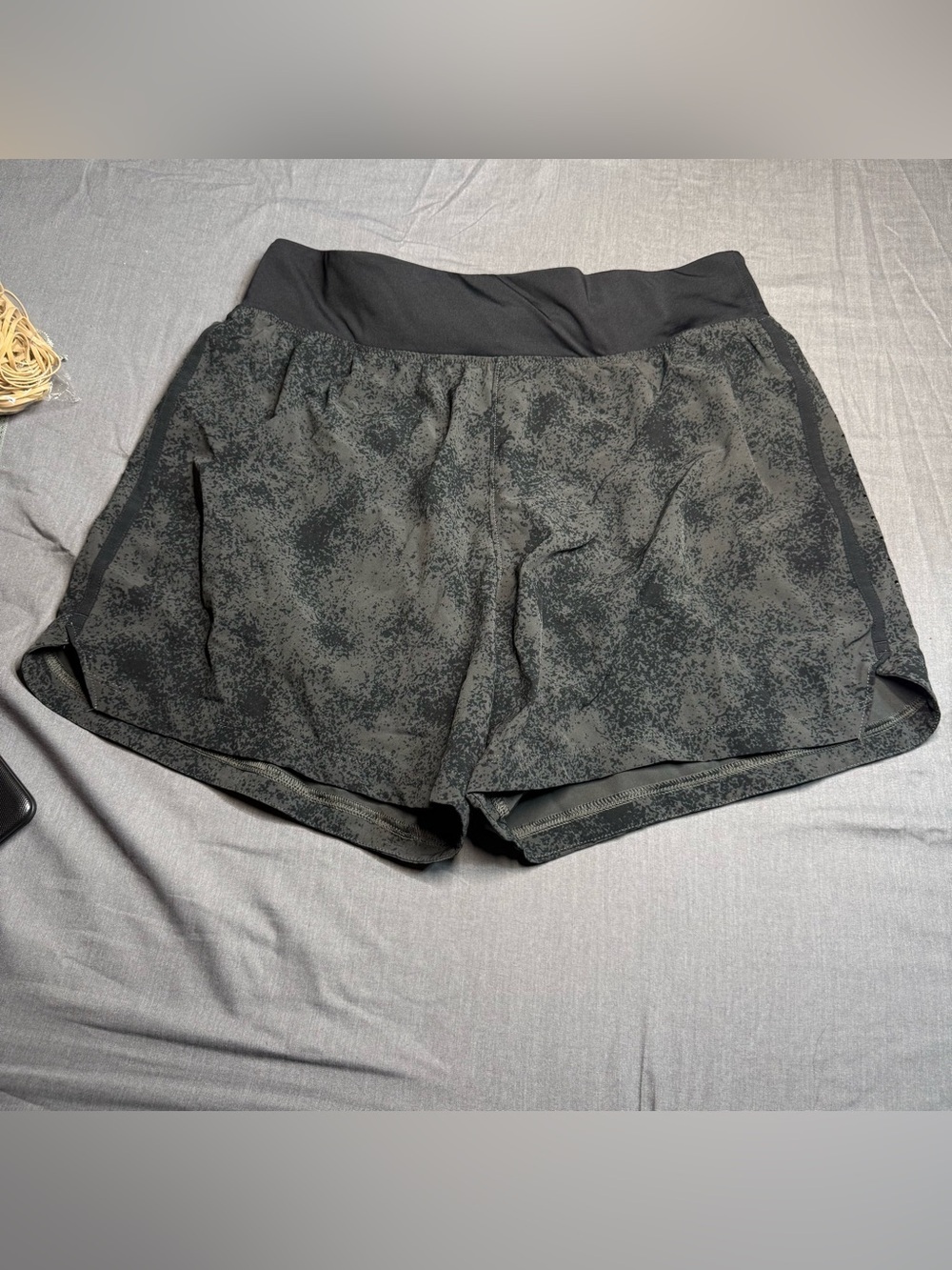 Under Armour Speed Pocket Women's Athletic Shorts - Black Speckle Print